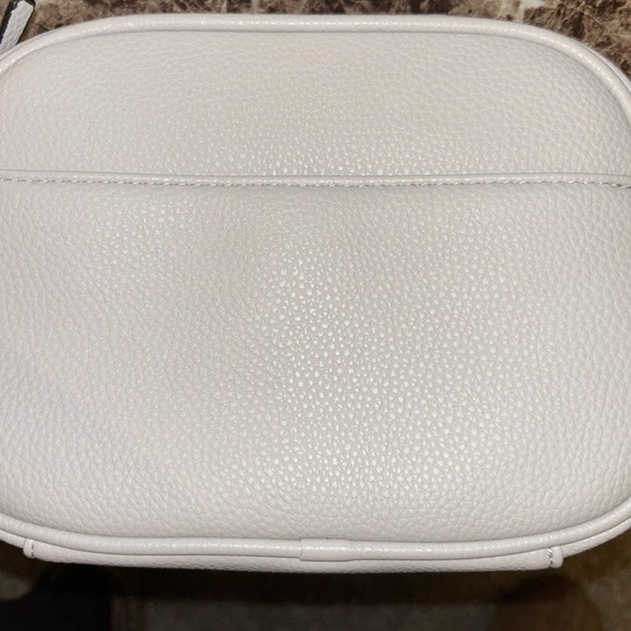 Cross body - Picture 3 of 3